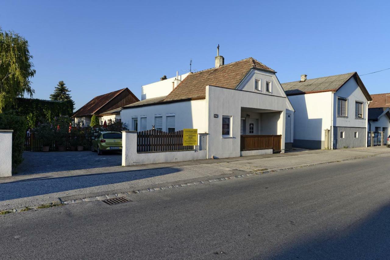 Ferienwohnungen Karoly Moerbisch Am See Exterior photo
